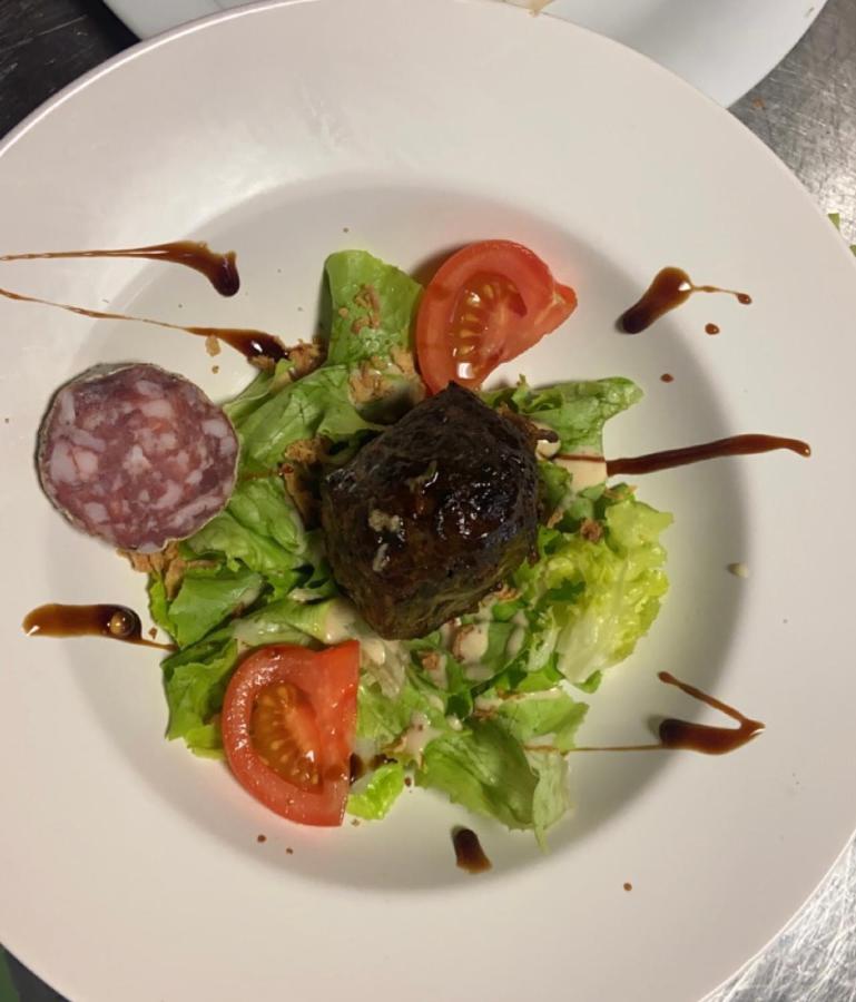 Hotel Restaurant La Renaissance Saint-Cirgues-en-Montagne Екстер'єр фото