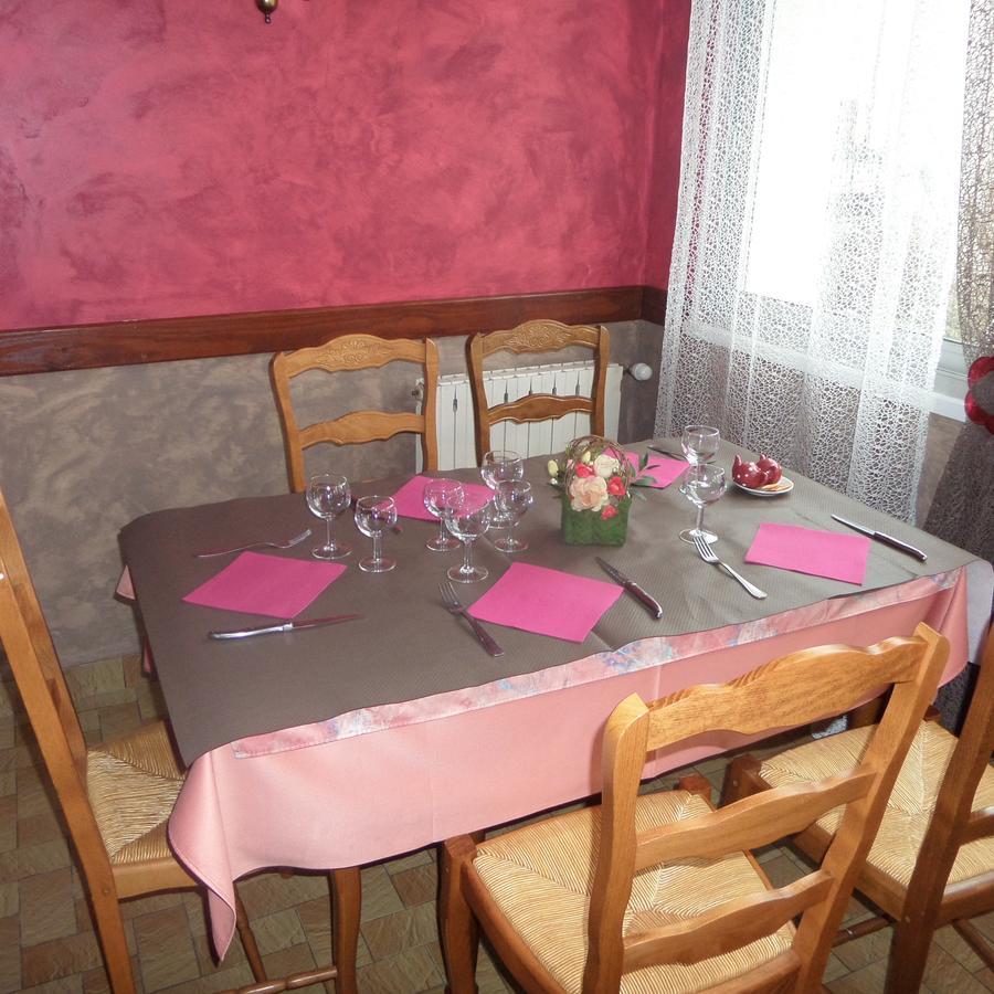 Hotel Restaurant La Renaissance Saint-Cirgues-en-Montagne Екстер'єр фото